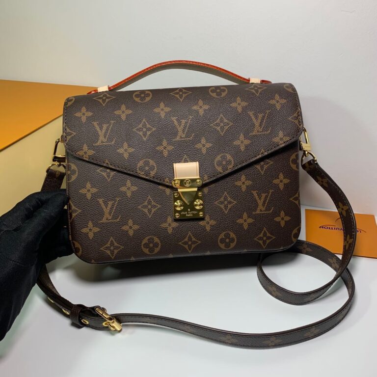 Bolsa Louis Vuitton Pochette Métis Monogram “Bege”