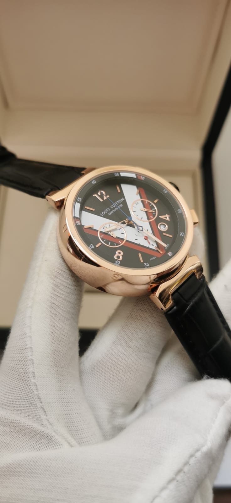 Relógio Louis Vuitton Pulseira Couro Preto - Felix Imports