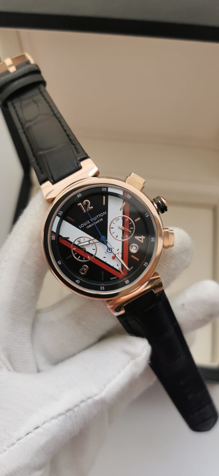 Relógio Louis Vuitton Pulseira Couro Preto - Felix Imports