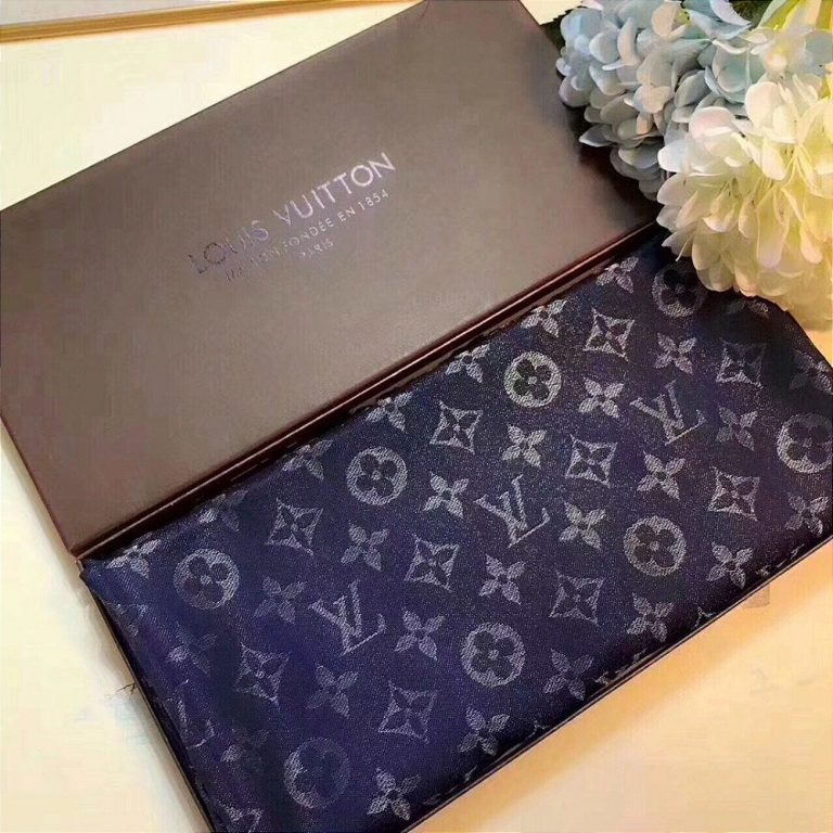 Lenço Louis Vuitton Monogram “Dark Blue”