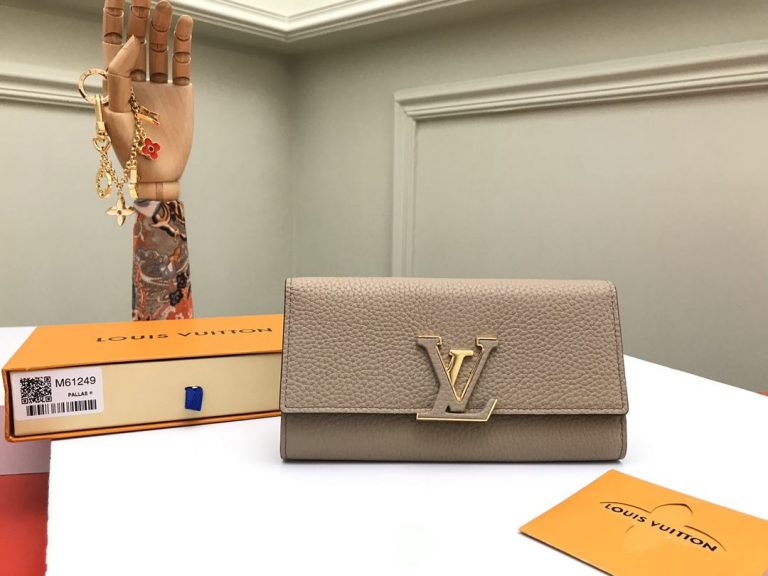 Carteira Louis Vuitton Capucines “Beige”