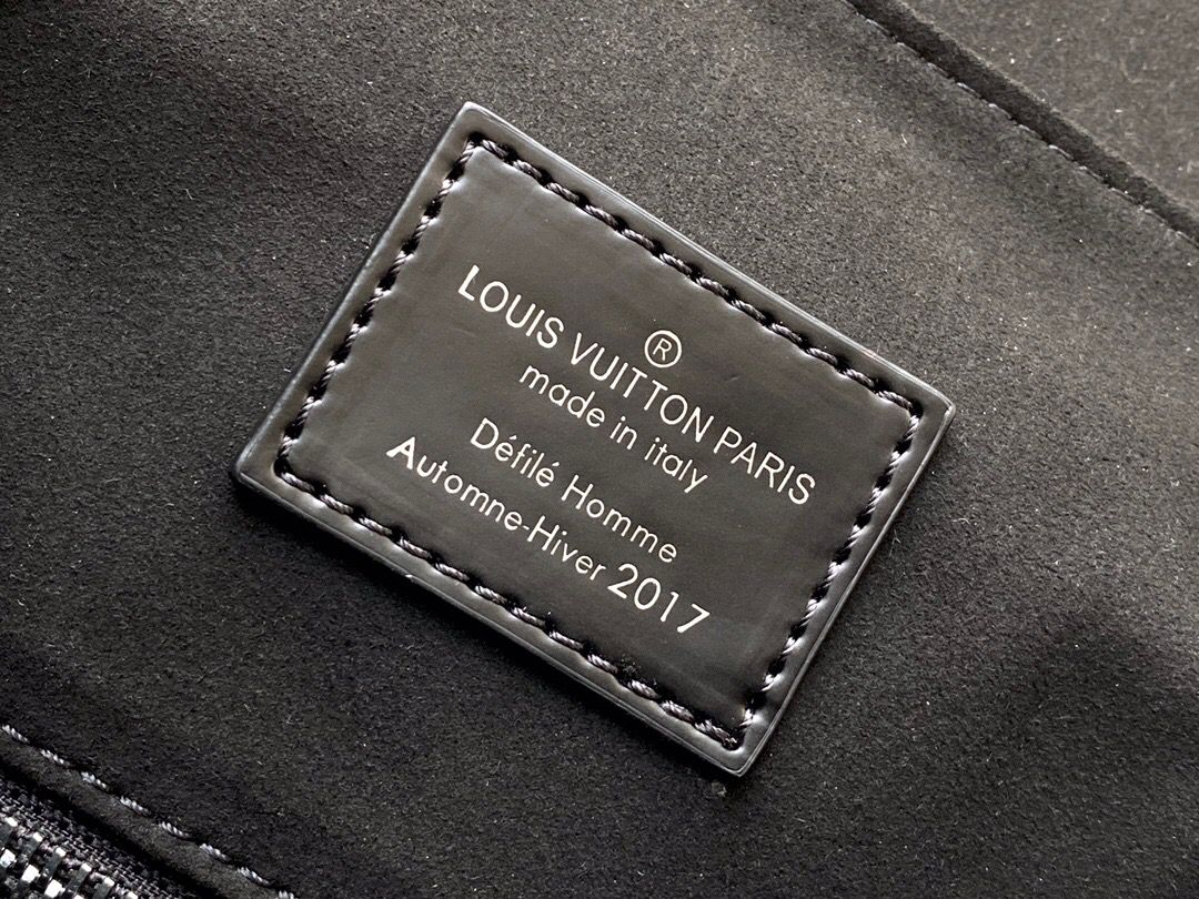 Mochila Louis Vuitton Adrian Black - Felix Imports