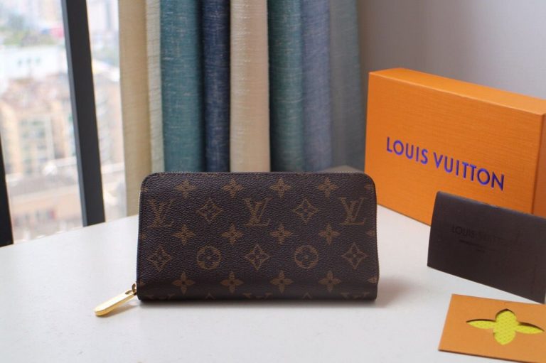 Carteira Louis Vuitton Zippy Canvas Monogram “Coquelicot”