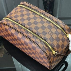 Necessaire Louis Vuitton Marrom/Xadrez - Own Style