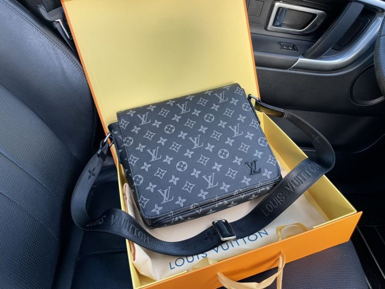 Bolsa Louis Vuitton Messenger District PM “Monogram Eclipse”