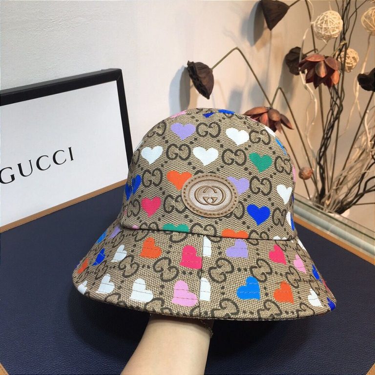 Bucket Gucci “GG Supreme/heart”