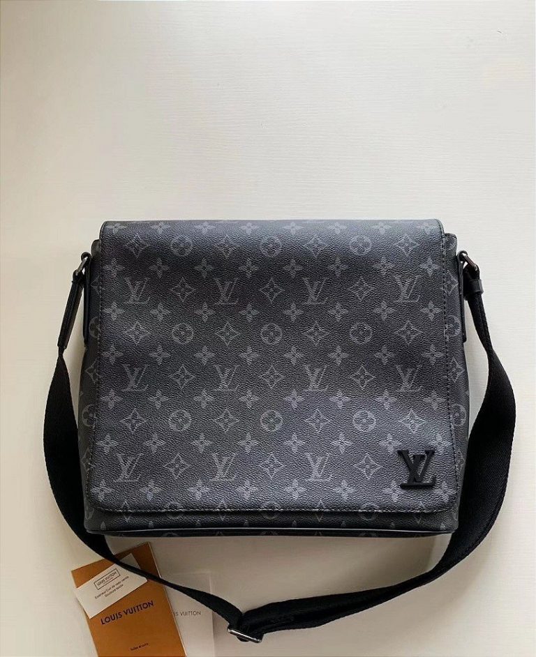 Bolsa Carteiro Louis Vuitton District Monogram Eclipse “Black”