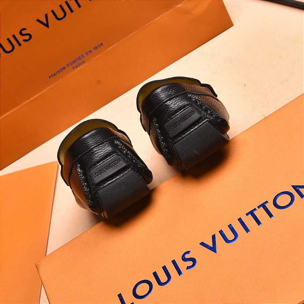 Mocassim Louis Vuitton em Couro Granulado Black - Felix Imports