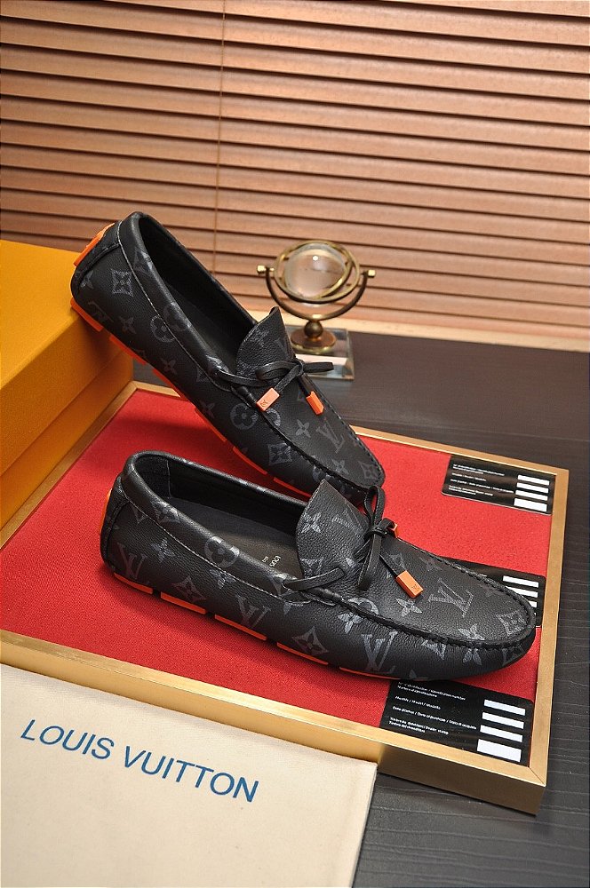 Mocassim Louis Vuitton em Couro Monogram Black - Felix Imports