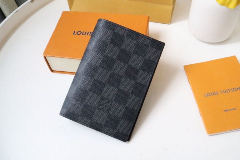 Carteira Louis Vuitton Damier Ebene Preta