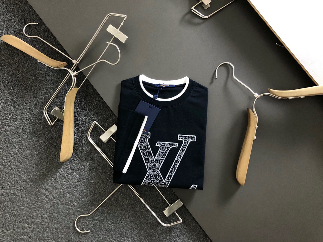 Camiseta Louis Vuitton Masculina Black - Felix Imports