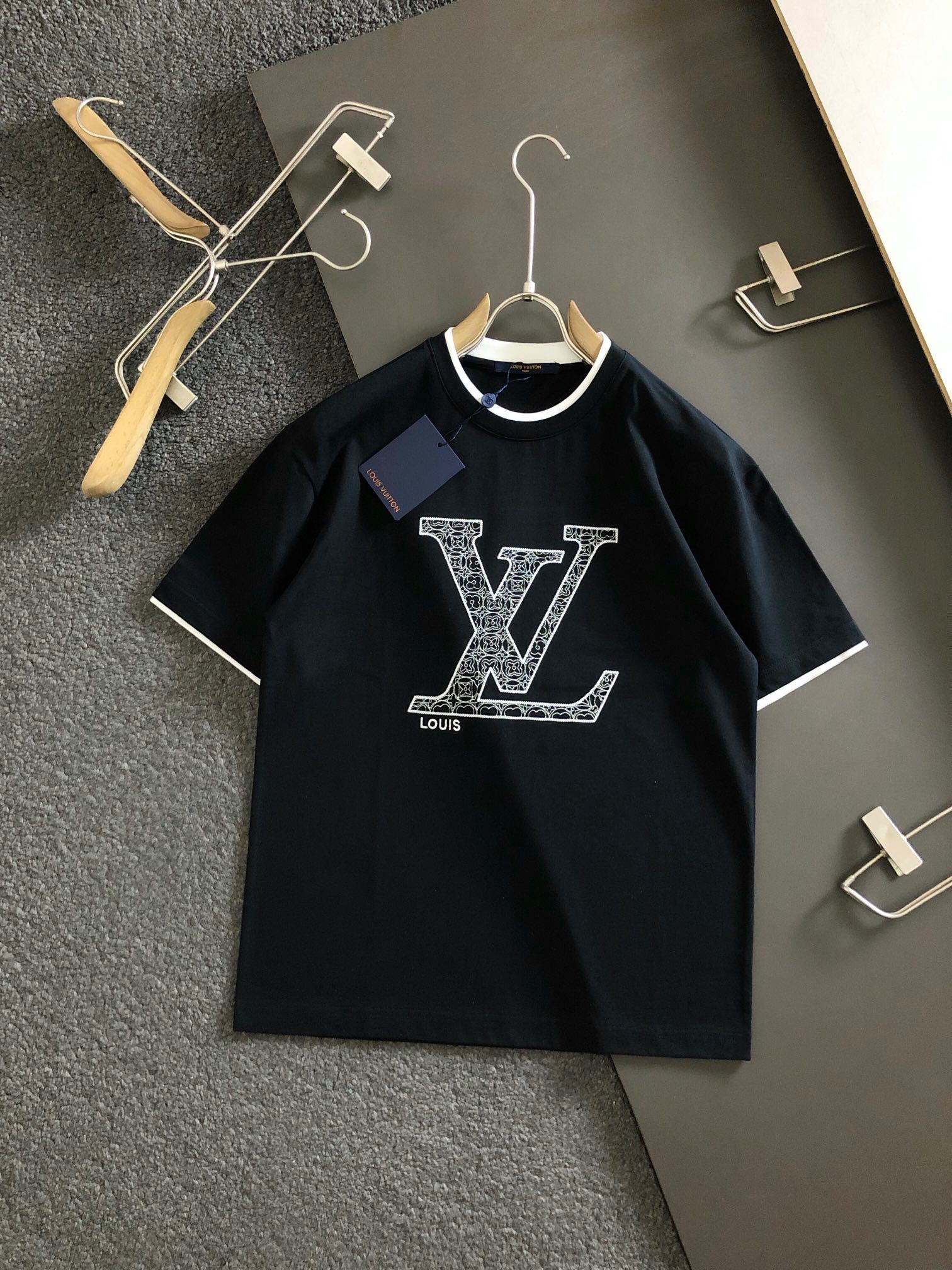 Camiseta Louis Vuitton Masculina Black - Felix Imports