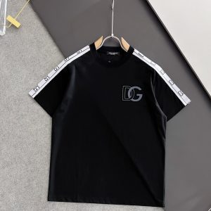 camiseta dolce gabbana preta com logo DG no peito lado esquerdo