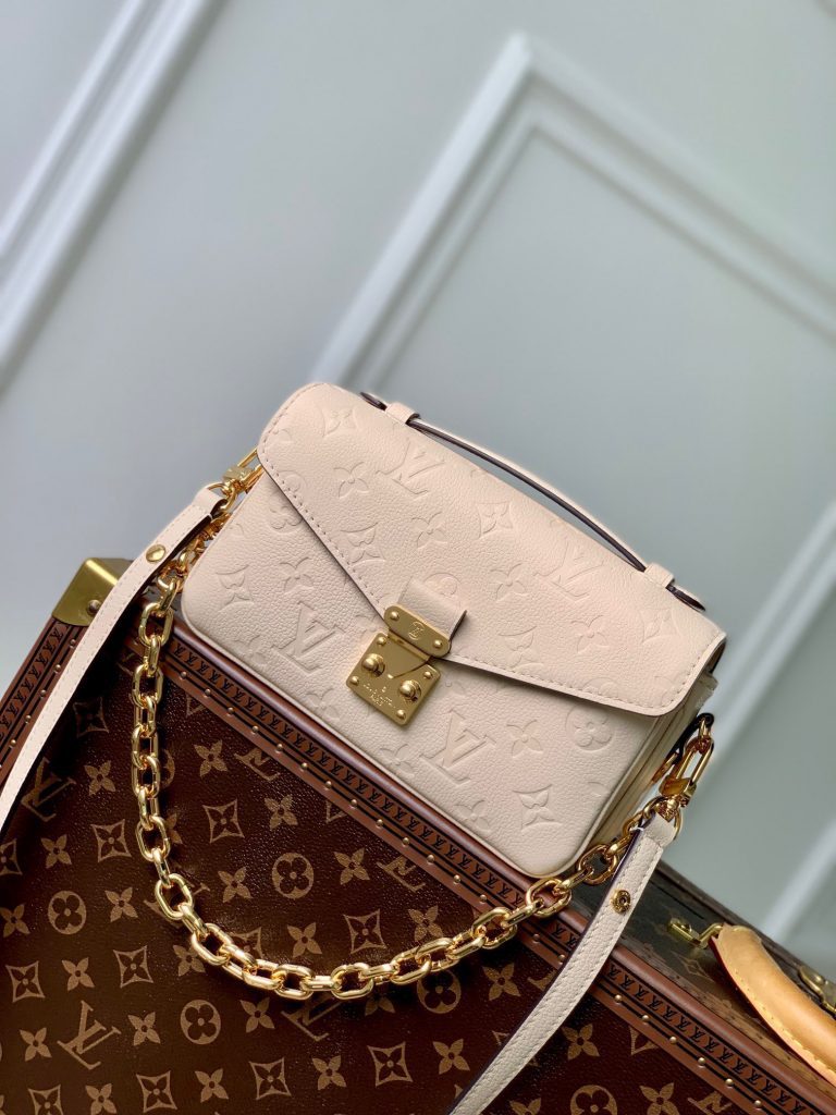 Bolsa Louis Vuitton Métis East West Monogram Empreinte “Bege”