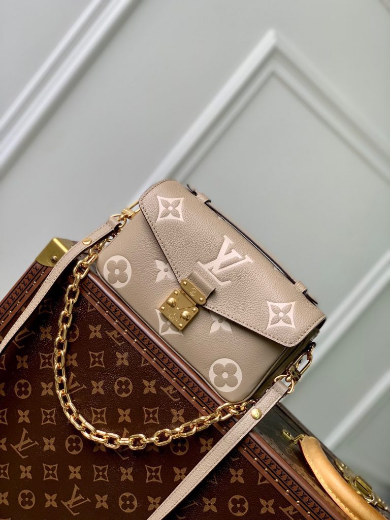 Bolsa Louis Vuitton Métis East West Monogram Empreinte Em Relevo “Bege”