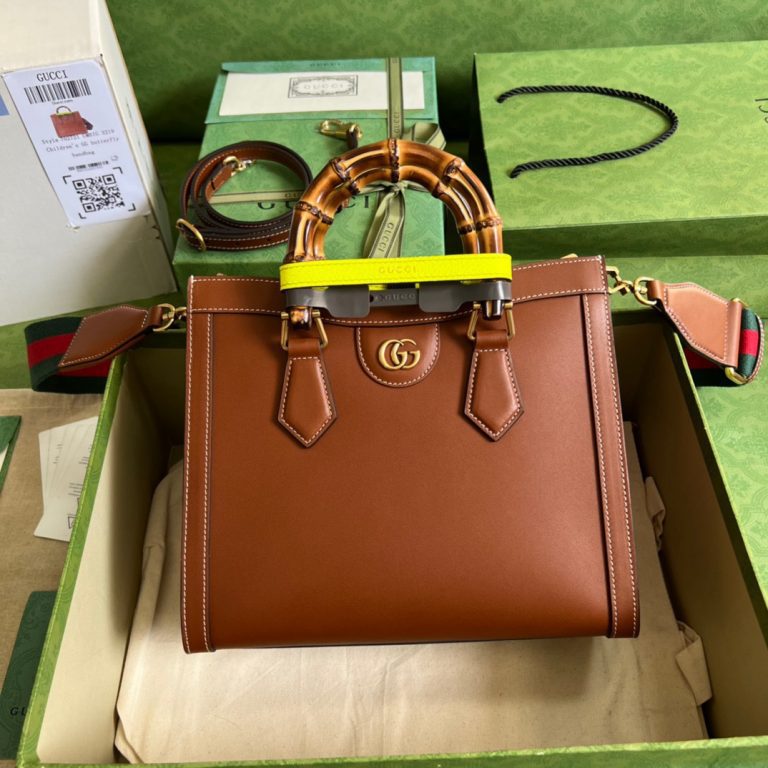 Bolsa Gucci Diana Medium Tote “Marrom”